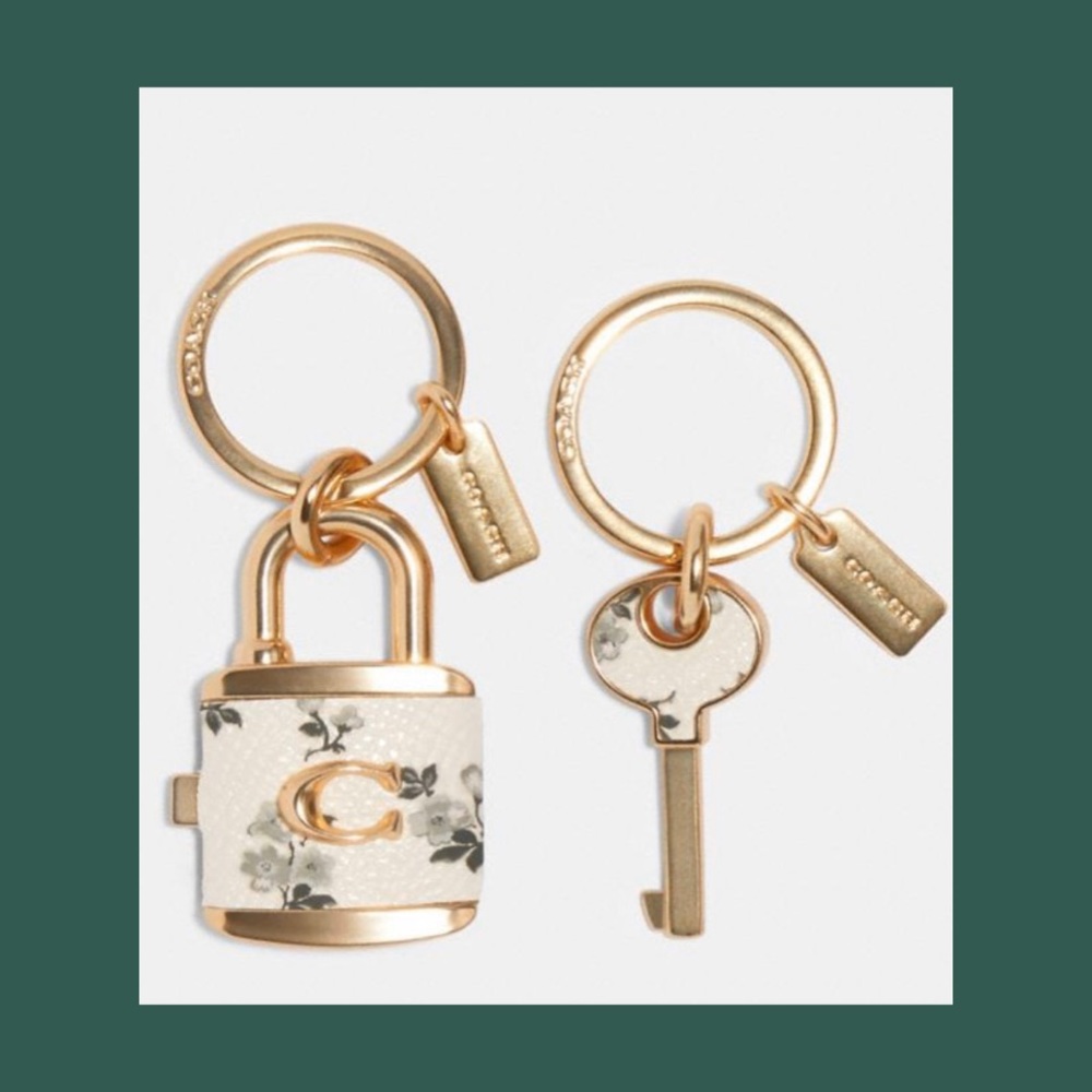 💯COACH Lock & Key bag charm and key ring💕